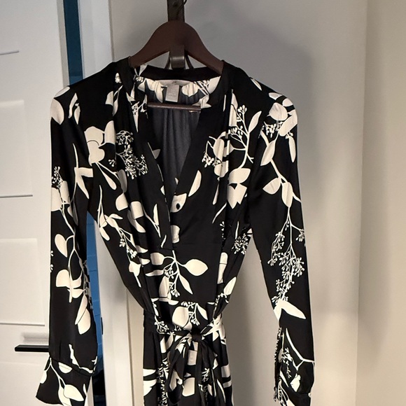 Black dress with white pattern - Picture 2 of 3